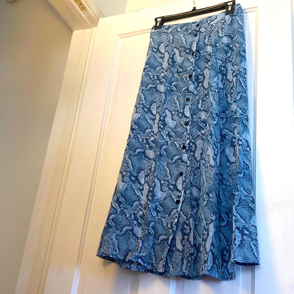 ZADIG&VOLTAIRE Gorgeous 100% silk skirt. 
Modern and versatile.